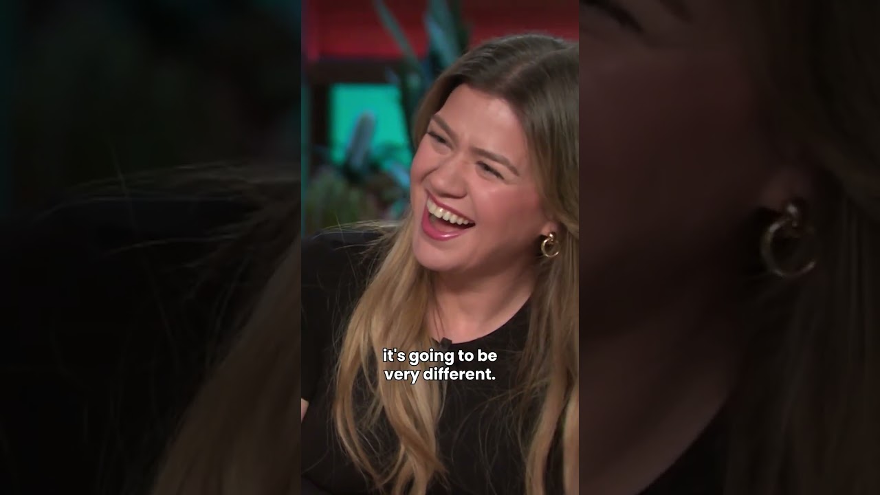 Kelly BLUSHES With Benicio del Toro!