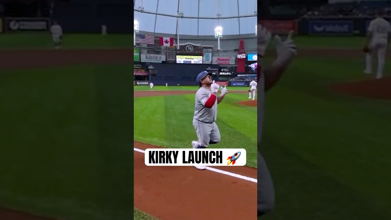 Shane Bieber was loving Alejandro Kirk’s 2-run homer 😆👏 #MLB #Toronto #BlueJays