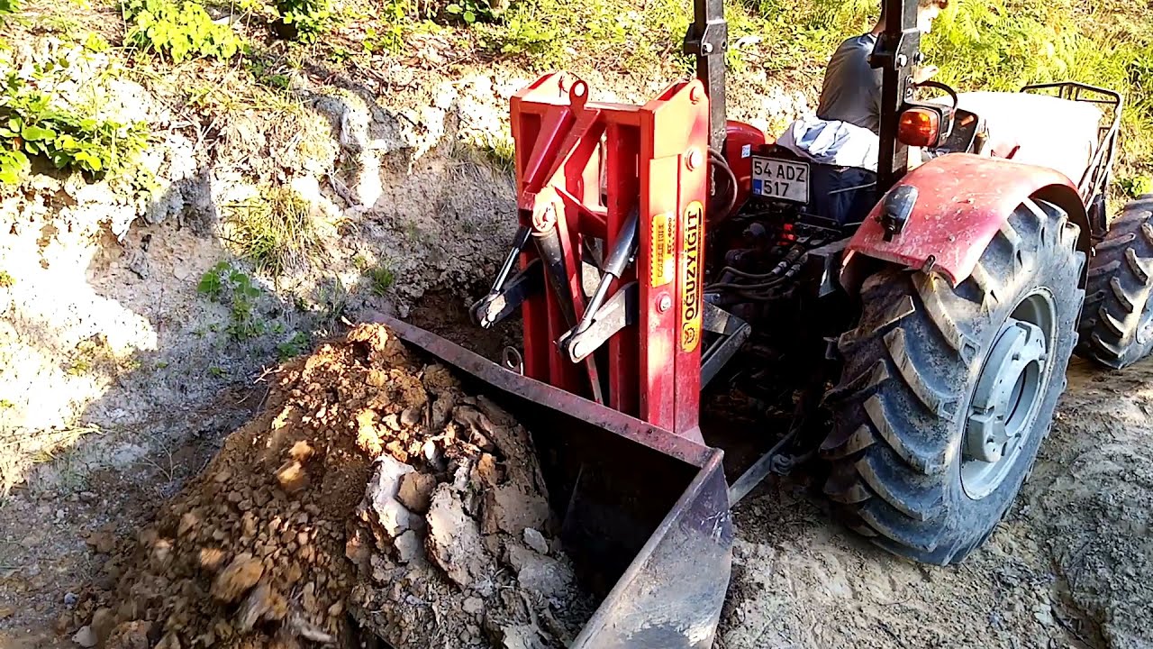 Asistan Kepçe ile Bozulmuş Fındıklık Yolunu Sıyırıyoruz Massey Ferguson 2625