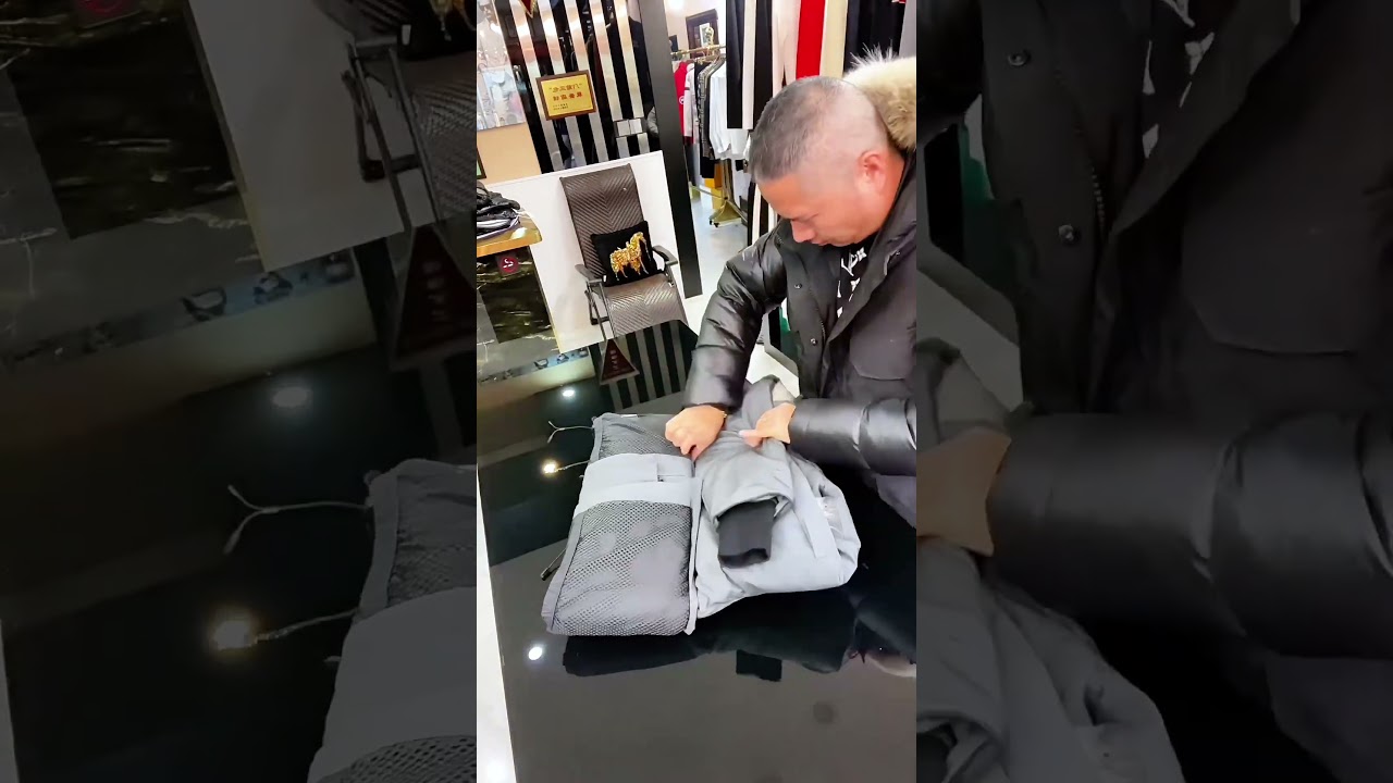 How Pros Fold Down Jackets for Shipping 📦Puffy Jacket Turn Travel-Size