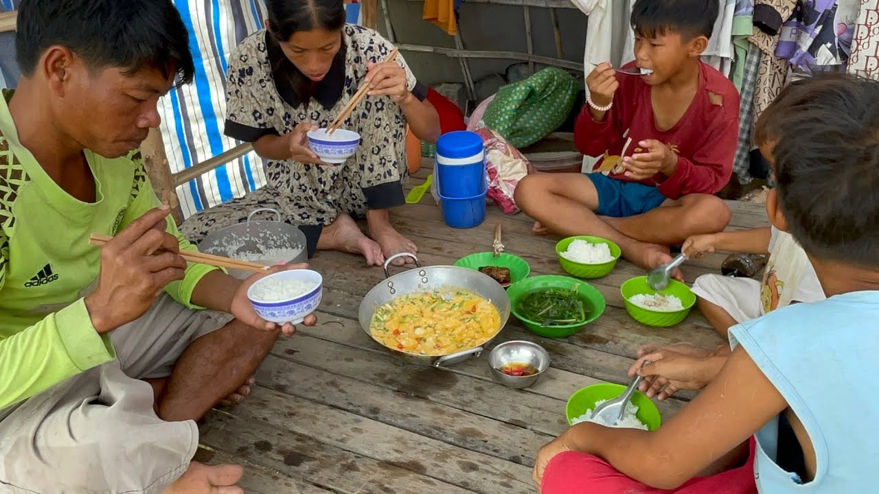 Cơm Trưa Gia Đình Tấn Bưởi Nghèo Mà Ngon