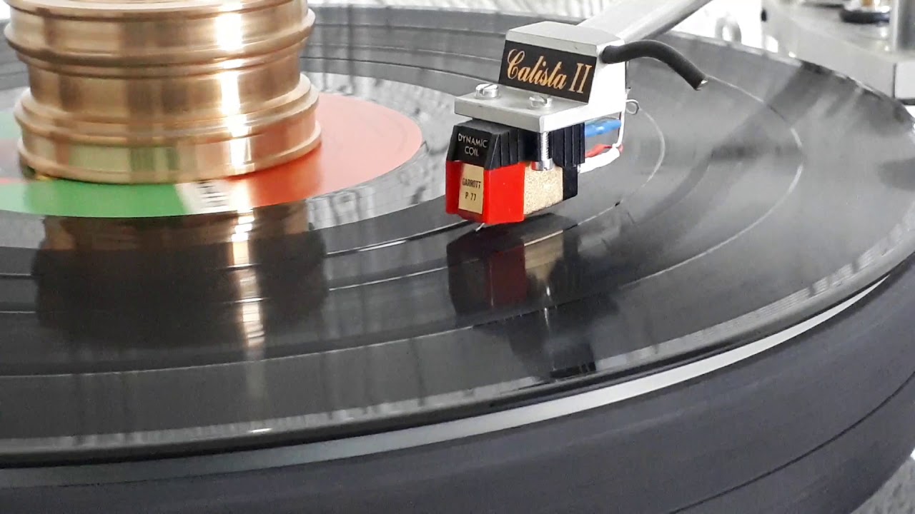 Led Zeppelin - Over The Hills And Far Away - Vinyl rip - Garratt P77i