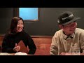 福田麻貴さんから相談を受ける岡田