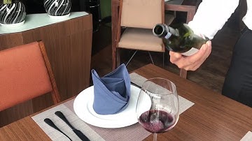 CÁCH RÓT RƯỢU VANG ĐỎ ĐÚNG CHUẨN, CHUYÊN NGHIỆP| PANORAMA Restaurant