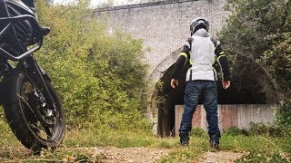 Ce tunnel abandonné est chargé d'histoire! [Découverte off-road V-Strom 650]