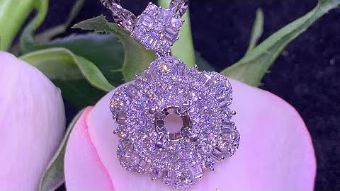 Mặt xoàn hoa, form lớn.Nặng 5,57gam, gồm 16viên 2li5 ER, 6viên 2.7 2li8. 25 viên 2.2, 77 viên 1li5