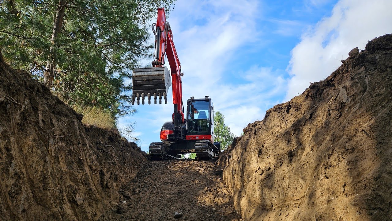 Borrow pit with the Kubota KX 080 4