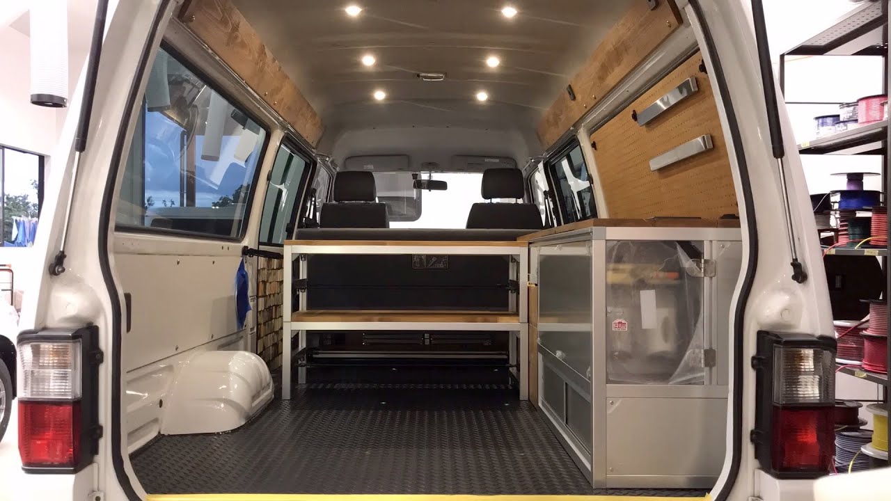 キャンピングカー