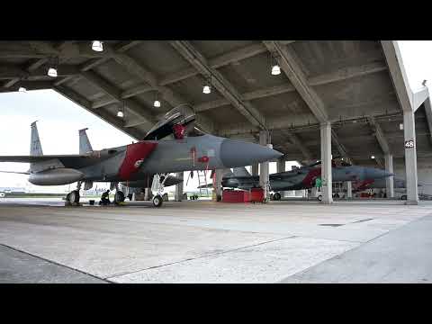 Maintenance on F-15C