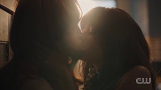 Cheryl and Toni Kiss Riverdale 7x06