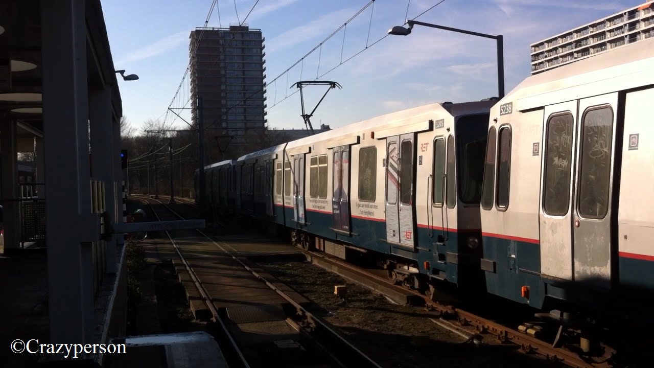 RET Metro type T (5218-5245-5238) vertrekt van Hesseplaats richting Schiedam Centrum