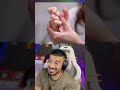 این آقا ۶۰ سال قولنج انگشتشو شکست 