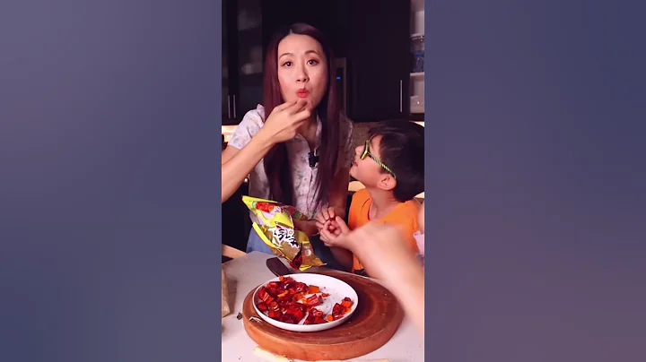 What Chinese Mom give her kids as a snack 😂 crunchy peppers ! - DayDayNews