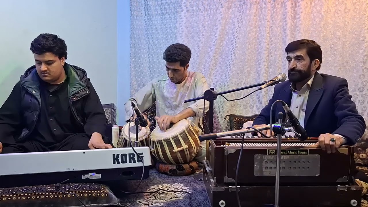 بصیر خودشناس آواز خوان طبله علی رضایی کیبورد هدایت الله شایان  در منزل عالم شاه شایان صپت شده 