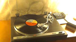 Video thumbnail of "Hall & Oates - Kiss On My List - Vinyl"