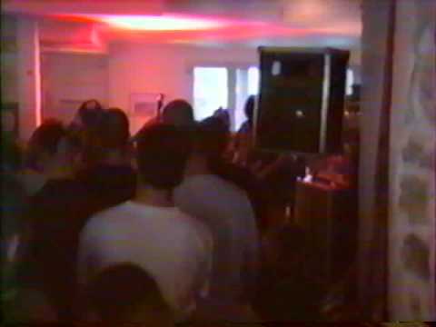Les KOGARS en concert  Paris Gambetta 1997 Surf Music.AVI