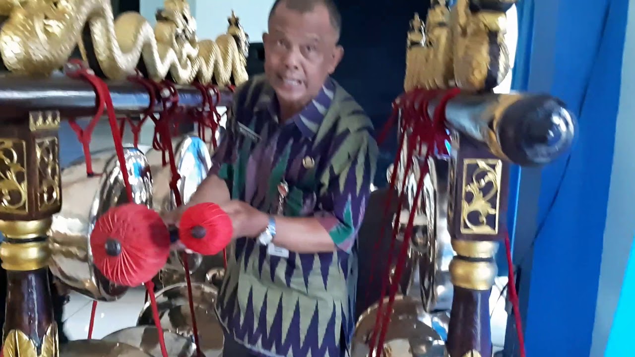 Gamelan Baru Perunggu dicoba Ki Dalang