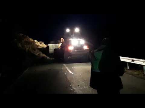 ქუთაისი-ალპანა-მამისონის გზაზე, სადაც კლდე ჩამოიშალა, გაწმენდითი სამუშაოები მიმდინარეობს