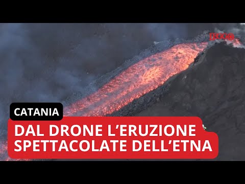 Video Etna, eruzione spettacolare: la colata a quota 2800 metri vista dal drone