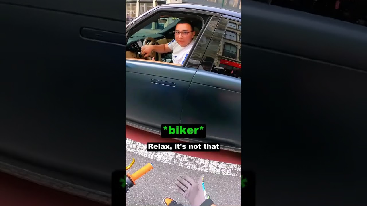 Biker Confronts Range Rover Driver 🚘🤬