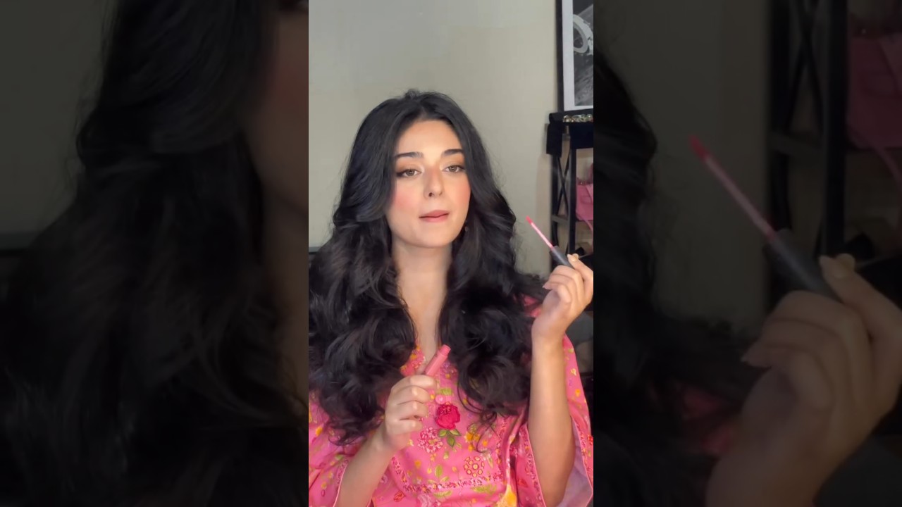 Noor Zafar Khan pinkish lips 