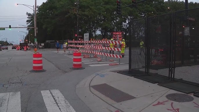 Street closures underway ahead of Lollapalooza in Grant Park - CBS