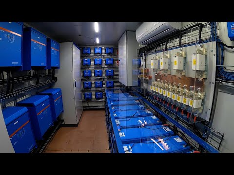 Zeitraffer – Versandcontainer voller Victron-Geräte, um eine Fabrik mit Strom zu versorgen