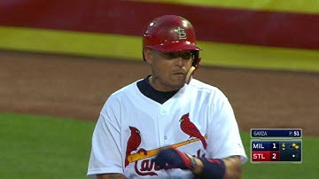 MIL@STL: Molina delivers an RBI single in the 4th