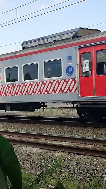 Masih dengan KFW, JR belum mulai dinas #shorts #short #keretaapi #krljogja #commuterline