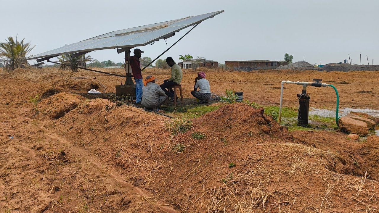 आंधी तूफान में उड़े पैनल सुधार कार्य।