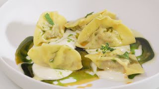 Tortello di bufalino, provola di bufala affumicata,  olio al prezzemolo,  olio al pomodoro e limone