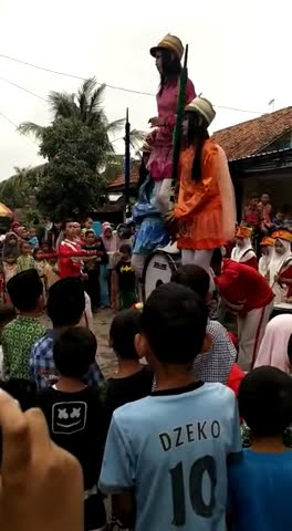 Freestyle Pemain Marching Band Esperoba Memukau Penonton # Drumband SMP N 2 Balapulang