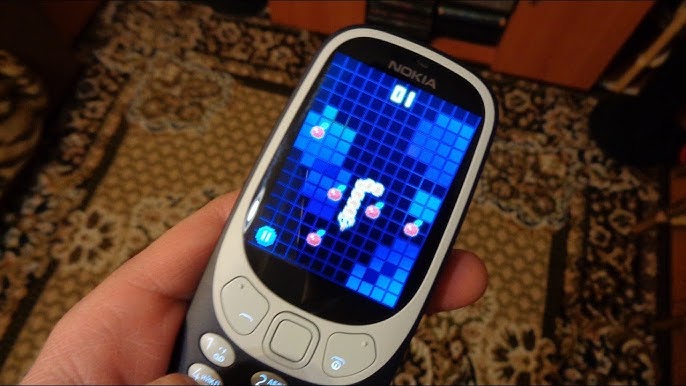 Playing Nokia 3310 Snake gameplay 