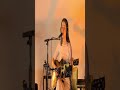 ​Nothing compares to Lizzy McAlpine’s acoustic energy ​​🎸