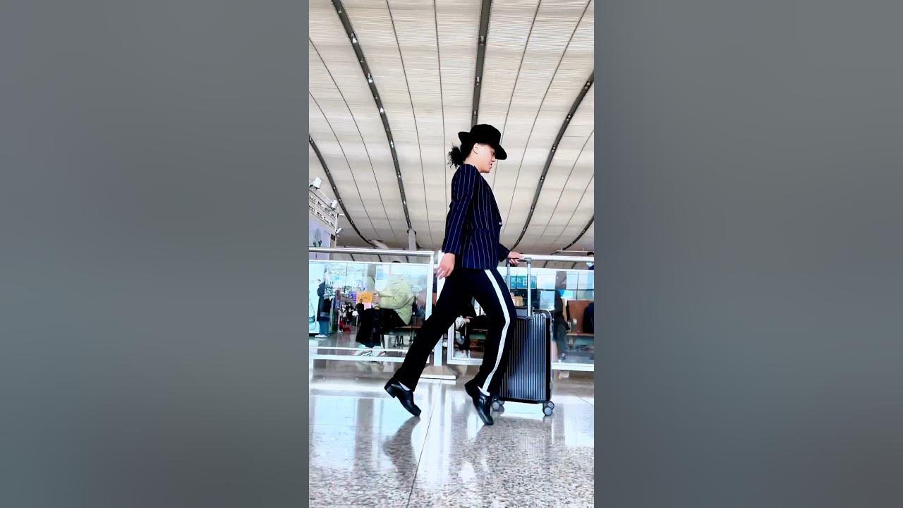 Moon walk #dance #moonwalk #moonwalking  #viral #shorts