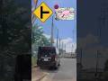駐禁道路の三叉路角に路駐する黒のキャラバン　#Shorts #ドライブレコーダー #automobile