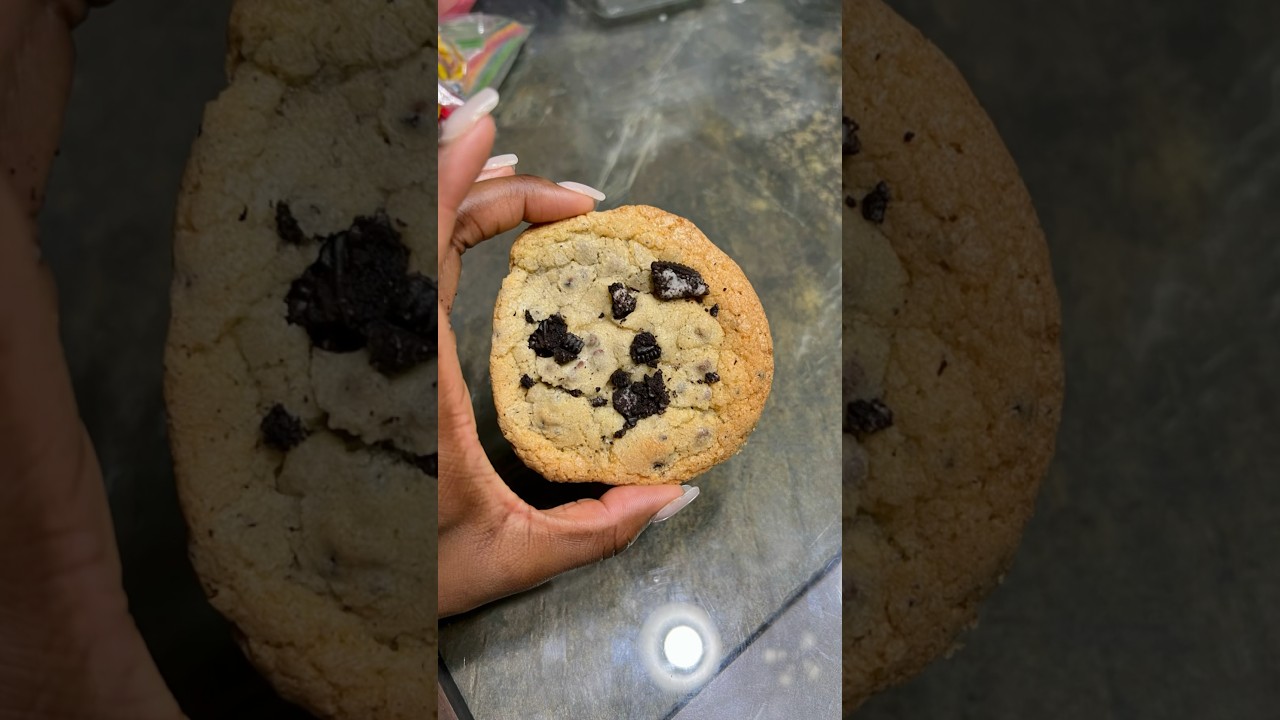 Soft + Chewy Oreo Chocolate Chip Cookies 🍪 