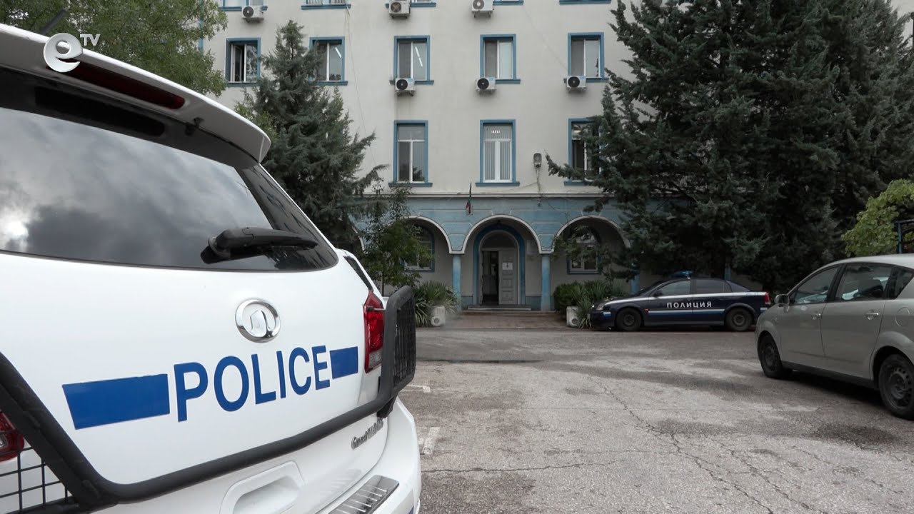 Мъж заплаши кмета на Димитровград, барикадира се и извади арбалет пред полицаи