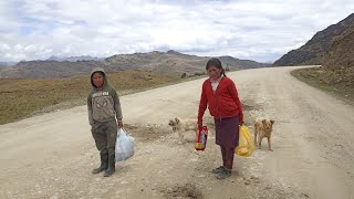 Niños y Niñas de Huacavelica TRABAJAN  en el Desierto  desolado.