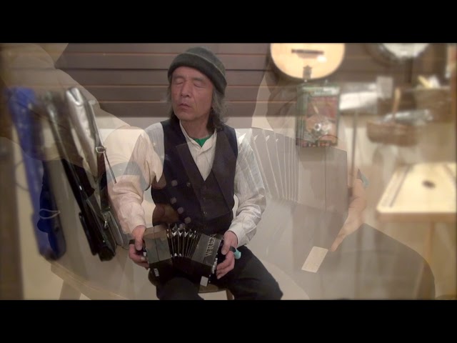 McNeela Concertina WREN - コンサーティーナ - YouTube