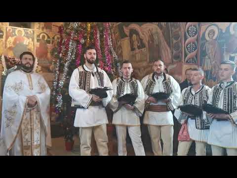 Monitorul de Făgăraș: Colindul Cetei de feciori la biserica din Rucăr