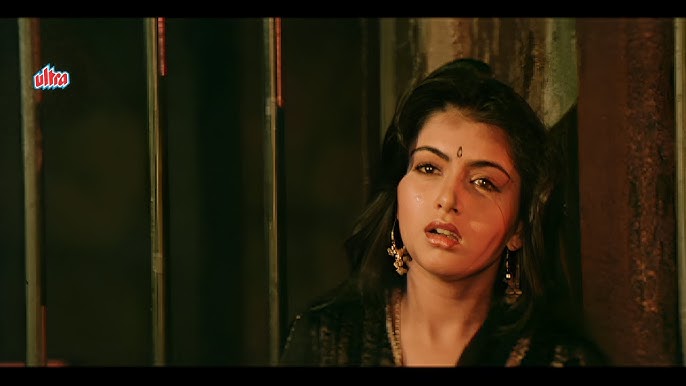 Serf qizlarni kaltaklash surati Ayol liftda onanizm bilan shugullanadi