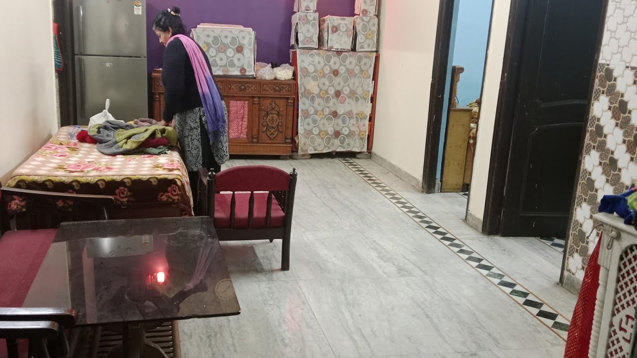 100 Gaj का Spacious flat for sale in Laxmi Nagar 35 Feet Gali