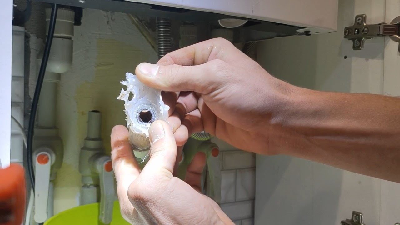 Пайка полипропилена, устранение протечки Киев. - YouTube