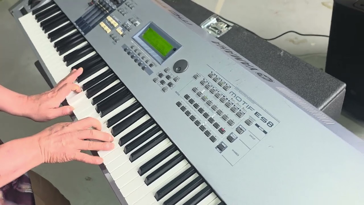 YAMAHA)MOTIF ES8 야마하 88건반 - YouTube