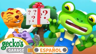 La caja misteriosa | 🐸 Garaje de Gecko | Carros para niños | Vídeos educativos