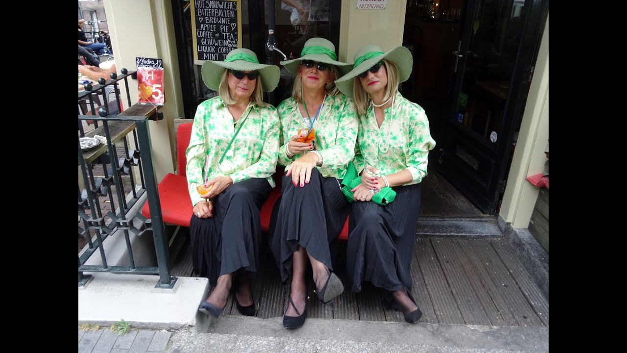 Hartjesdag 2022 Zeedijk Amsterdam (04): sfeerproeven deelnemers, bezoekers, Zeedijkkoor