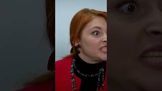 Esin, Zeynepi Merdivenlerden Itiyor - Beni Bırakma