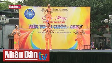 Biểu diễn xiếc ở phố đi bộ Hồ Gươm dịp cuối tuần