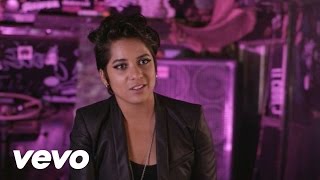 Watch Vicci Martinez Hold Me Darlin video